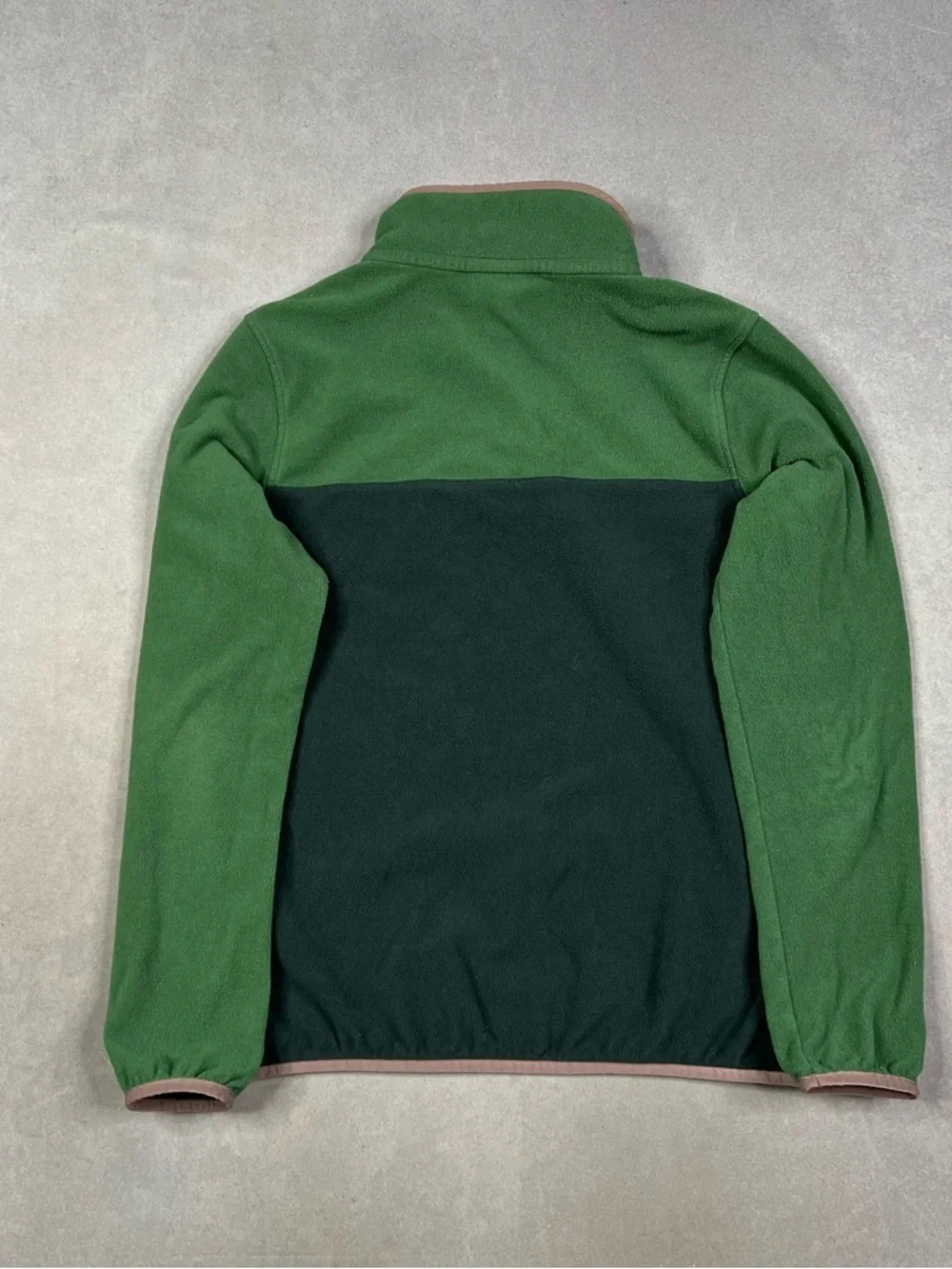 Patagonia Men’s Two-Tone Green Zip Fleece with Tan Trim - Picture 2 of 4
